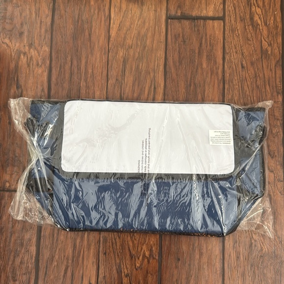 Navy Bogg Brr - Picture 3 of 3